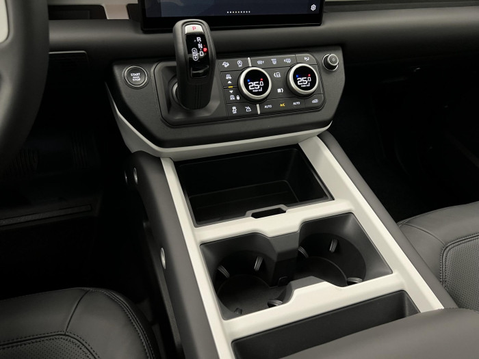 Land Rover Defender 110 D250 X-DYNAMIC SE AWD Aut 3.0 d Dynamic SE