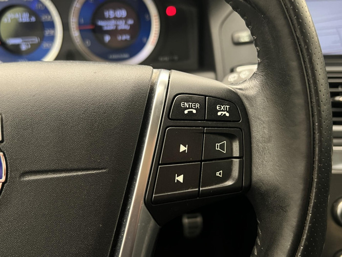 Volvo XC60 D5 AWD R-DESIGN AUT 2.4 d