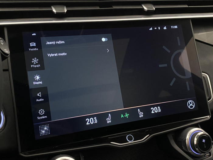 Lynk & Co 01 PHEV DCT AUT 1.maj. REZERVACE