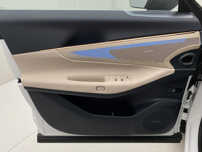 Lynk & Co 08 MORE PHEV