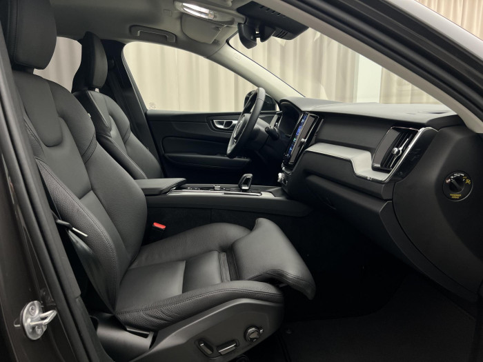 Volvo XC60 B4 AWD PLUS DARK AUT 1.maj.