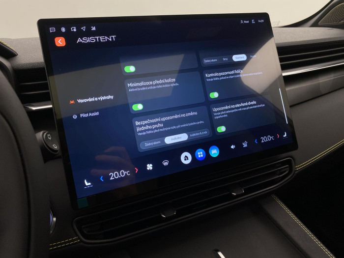 Lynk & Co 01 01 MORE PHEV