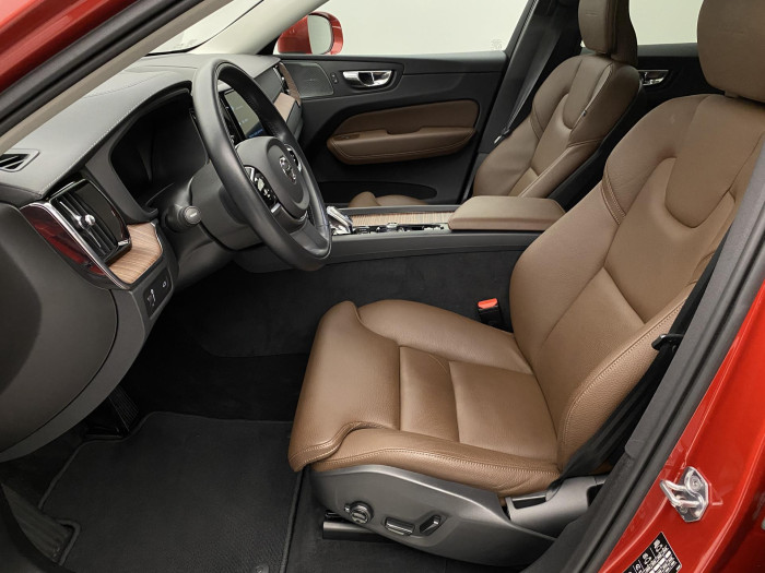 Volvo XC60 B4 AWD INSCRIPTION AUT CZ