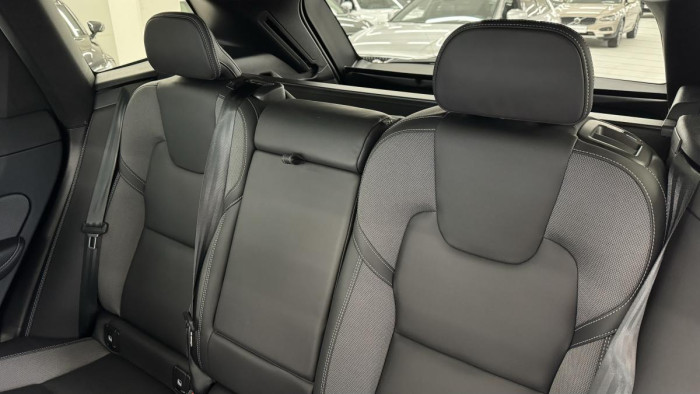 Volvo XC60 B4 AWD PLUS DARK AUT