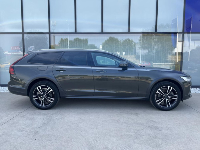 Volvo V90 CROSS COUNTRY B4 AWD Aut 1.maj