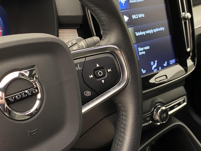 Volvo XC40 B4 AWD MOMENTUM AUT CZ 2.0 Momentum