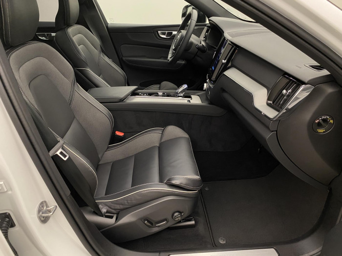 Volvo XC60 T6 AWD PLUS RECHARGE AUT 1.maj