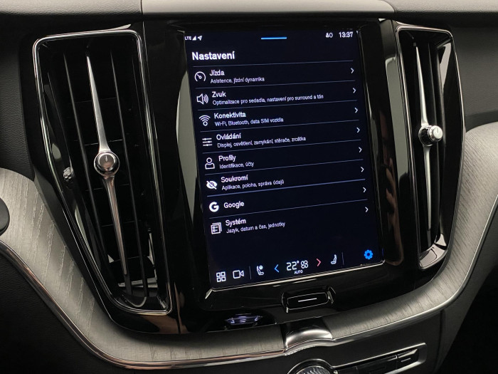 Volvo XC60 B5 AWD PLUS DARK REZERVACE