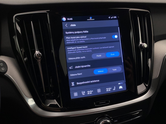 Volvo V60 B4 DARK PLUS AUT CZ