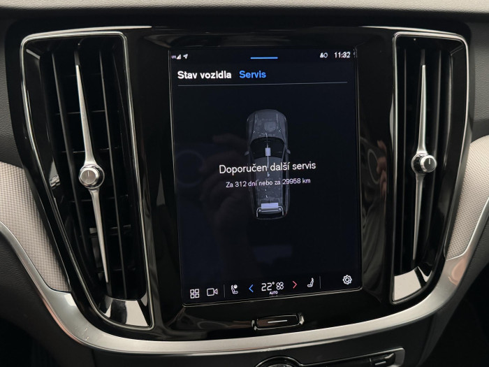 Volvo V60 B4 PLUS DARK 1.maj