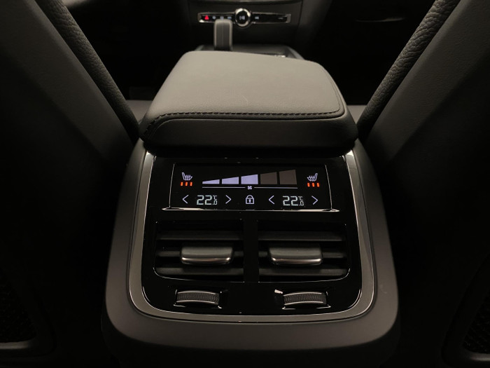 Volvo V60 B4 PLUS DARK AUT 1.maj.