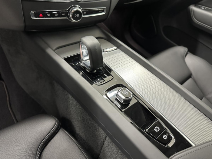 Volvo XC60 B4 AWD PLUS DARK REZERVACE 2.0 Plus