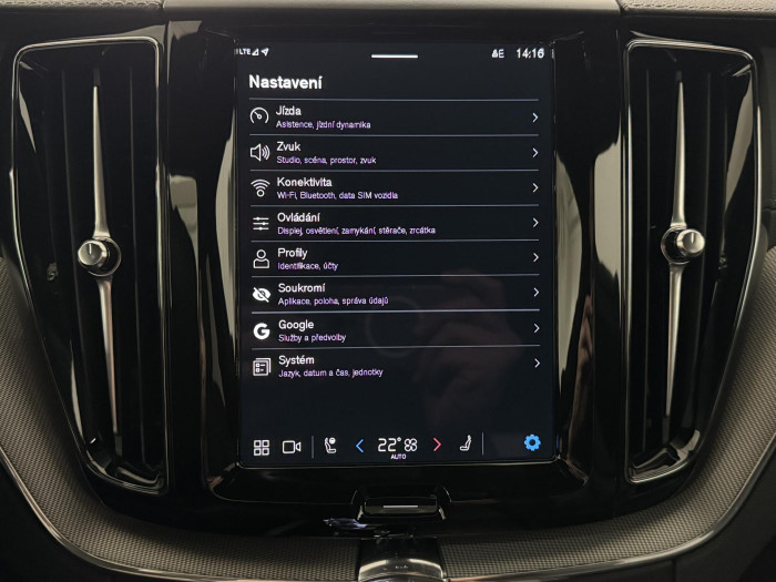 Volvo XC60 B5 AWD ULTIMATE REZERVACE