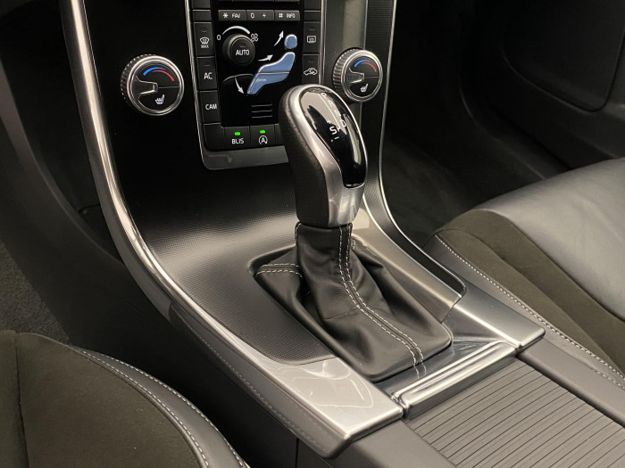 Volvo V60 T5 R-DESIGN AUT CZ