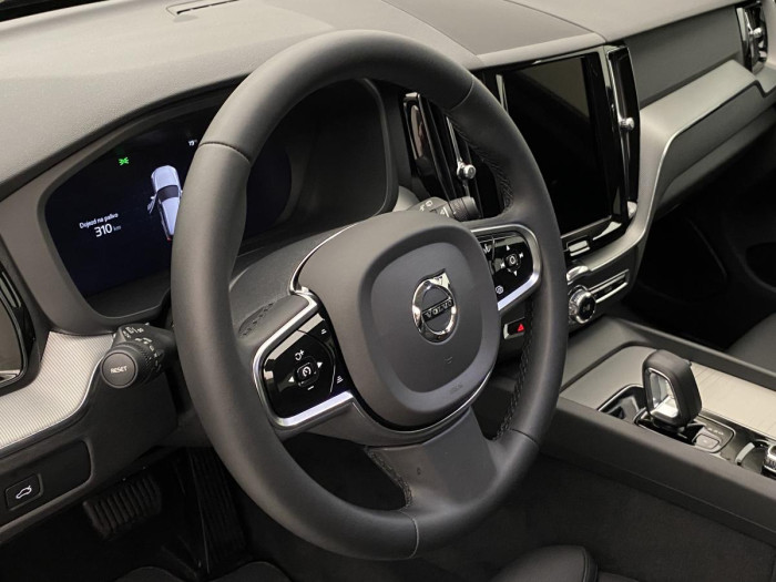 Volvo XC60 B4 AWD PLUS DARK REZERVACE 2.0 Plus