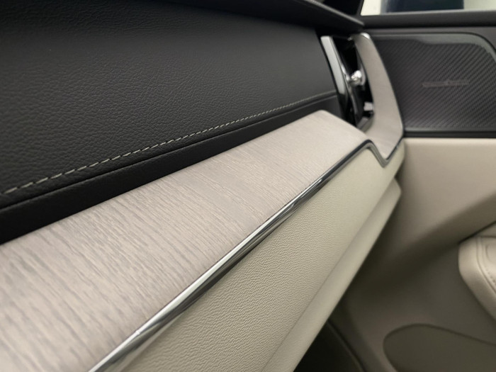 Volvo XC60 B4 AWD DARK PLUS AUT CZ