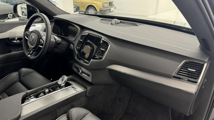 Volvo XC90 B5 AWD ULTIMATE DARK REZERVACE