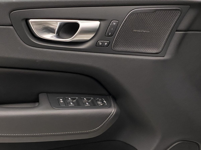 Volvo XC60 T6 AWD RECHARGE DARK ULTIMATE