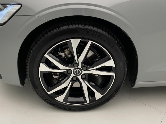 Volvo V60 B4 R-DESIGN AUT CZ