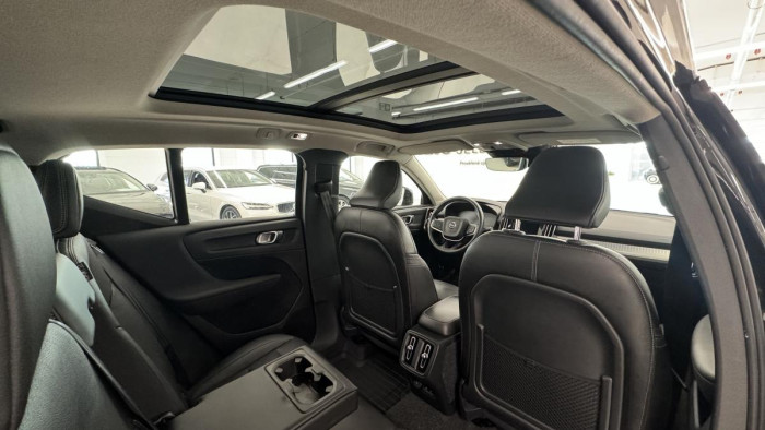 Volvo XC40 T4 AWD MOMENTUM AUT REZERVACE 2.0 Momentum