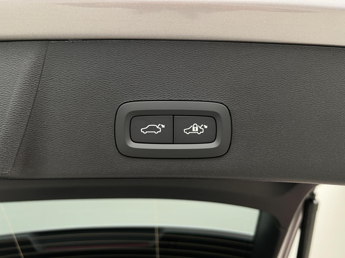 Volvo XC40 B3 DARK PLUS AUT