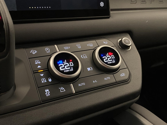 Land Rover Defender 110 D250 X-DYNAMIC SE REZERVAC 3.0 d Dynamic SE