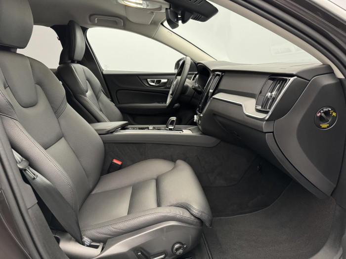 Volvo V60 CC B5 AWD PLUS AUT 1.maj.