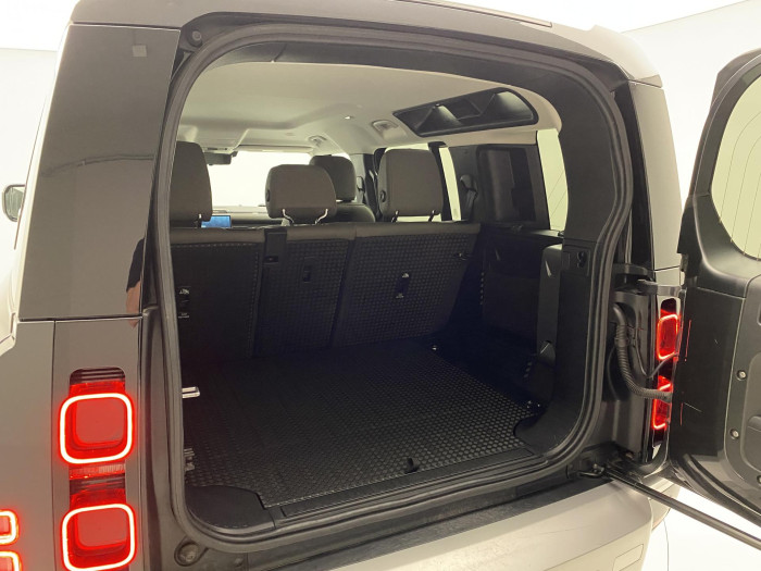 Land Rover Defender 110 D250 SE AWD AUT REZERVACE 3.0 d SE