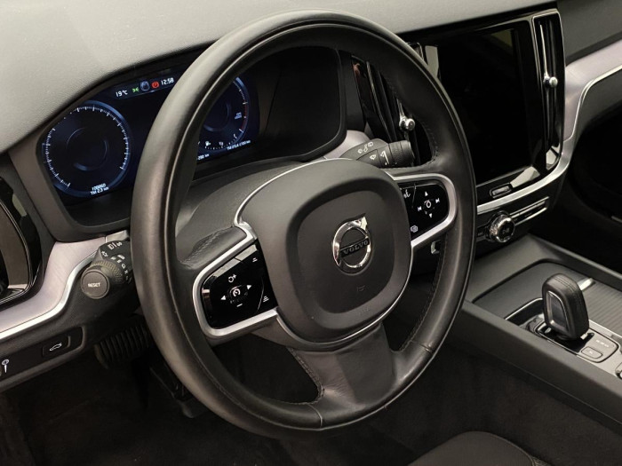 Volvo V60 B4 MOMENTUM AUT REZERVACE 2.0 Momentum