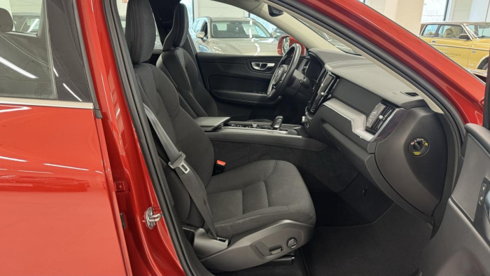 Volvo XC60 B4 AWD MOMENTUM AUT 2.0 Momentum