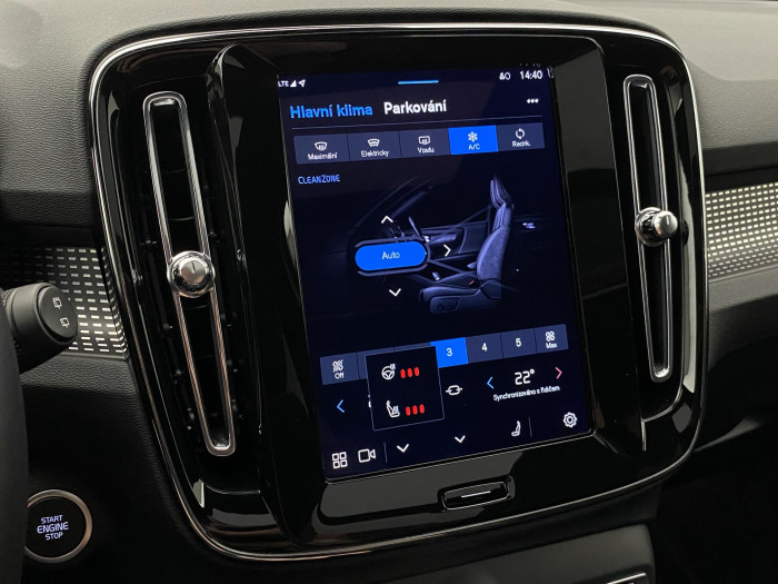 Volvo XC40 B3 DARK ULTRA AUT CZ