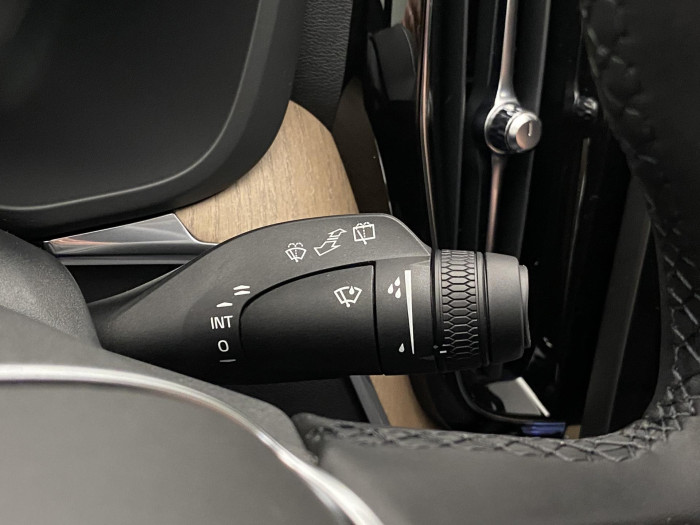 Volvo XC60 B5 AWD AUT DARK PLUS