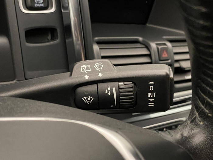 Volvo XC60 D4 AWD MOMENTUM REZERVACE 2.4 d Momentum
