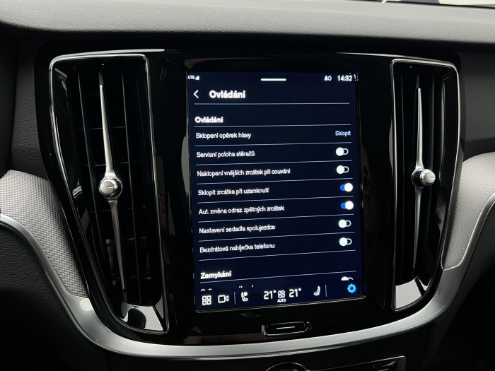 Volvo V60 B4 PLUS DARK AUT 1.maj.