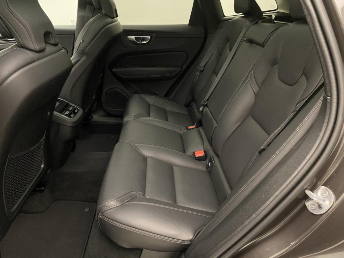 Volvo XC60 B4 AWD DARK ULTIMATE REZERVACE