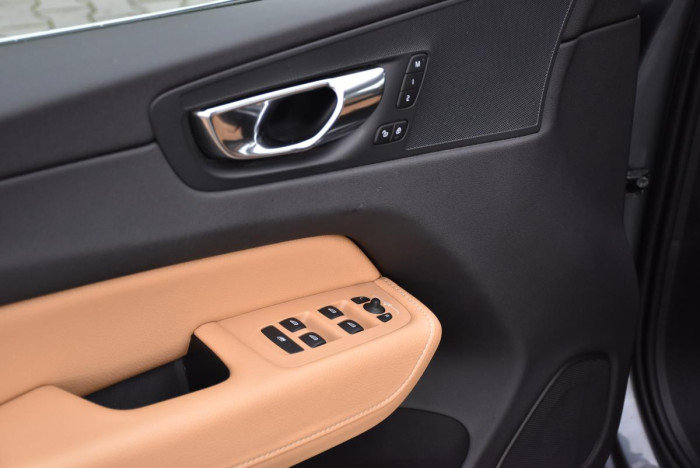Volvo XC60 D4 AWD INSCRIPTION REZERVACE 2.0 d