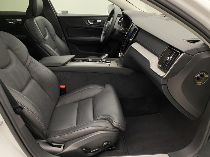 Volvo V60 CC B4 AWD ULTIMATE REZERVACE 2.0 CC CC