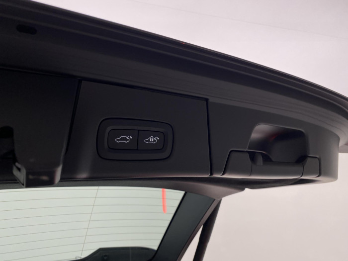 Volvo V90 CC B4 AWD BRIGHT REZERVACE 2.0 CC CC