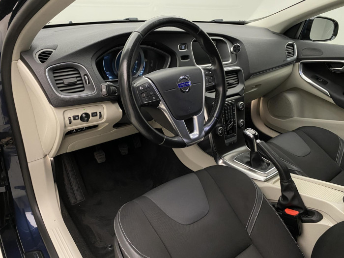Volvo V40 D4 MOMENTUM 2.0 d Momentum