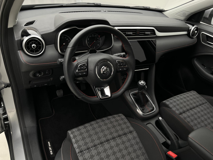 MG ZS 1.5 ESSENTIAL PLUS CZ 1.maj.