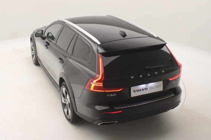 Volvo V60 CC B4 AWD MOMENTUM REZERVACE 2.0 CC CC Momentum