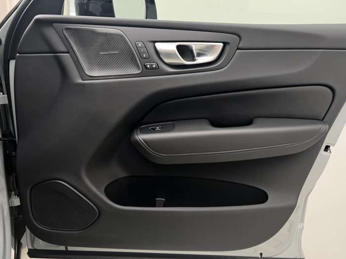 Volvo XC60 B4 AWD PLUS DARK AUT 1.maj.