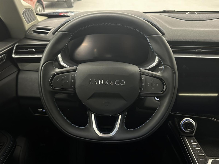 Lynk & Co 01 PHEV DCT AUT 1.maj.