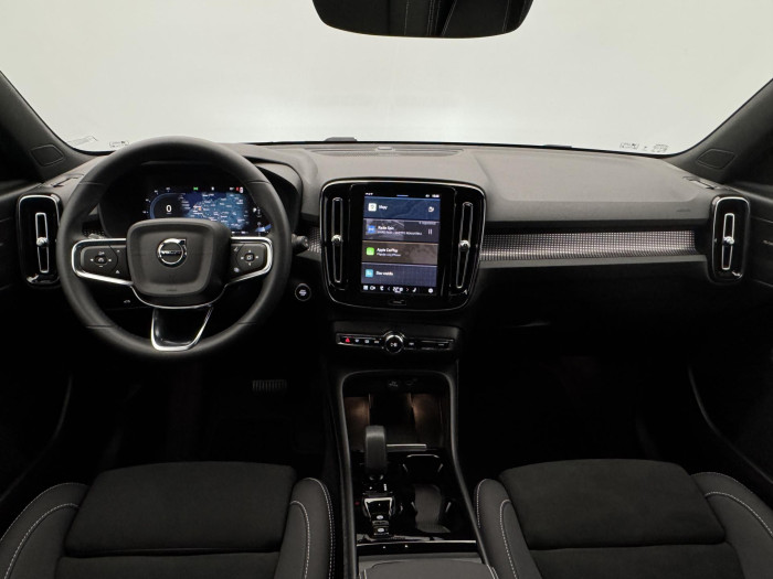 Volvo XC40 B4 ULTIMATE DARK 1.maj CZ