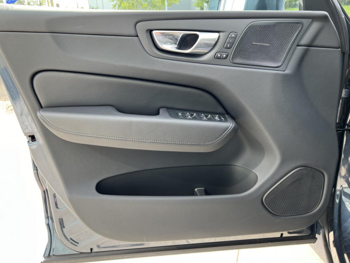 Volvo XC60 B4 PLUS BRIGHT Aut REZERVACE