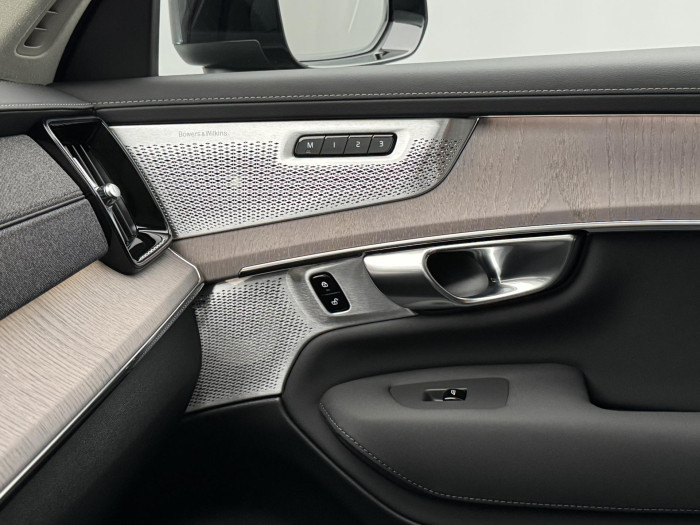 Volvo XC90 T8 AWD RECHARGE DARK ULTRA 7