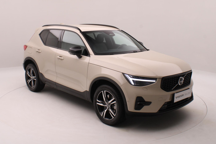 Volvo XC40 B3 DARK PLUS REZERVACE