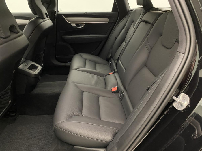 Volvo V90 CC B4 AWD PLUS AUT REZERVACE 2.0 CC CC Plus