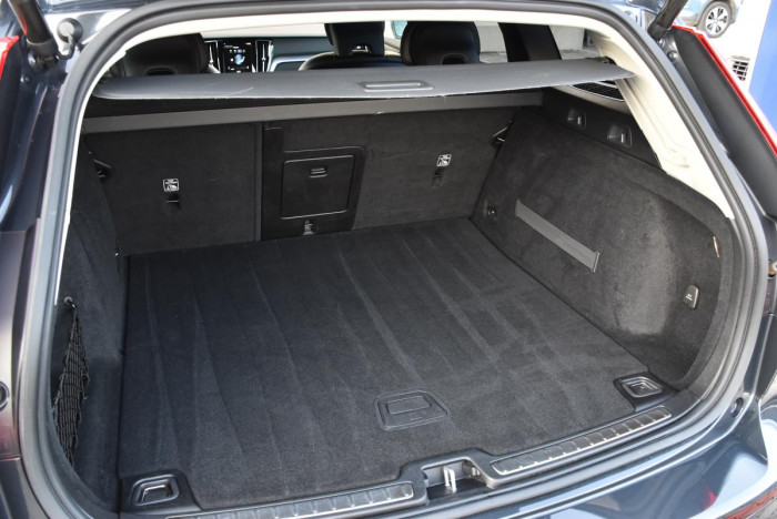 Volvo V60 D3 MOMENTUM AUT REZERVACE 2.0 d Momentum
