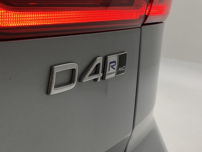 Volvo XC60 D4 AWD R-DESIGN AUT CZ 2.0 d